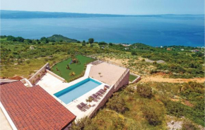 8 Bedroom Beautiful Home In Podstrana